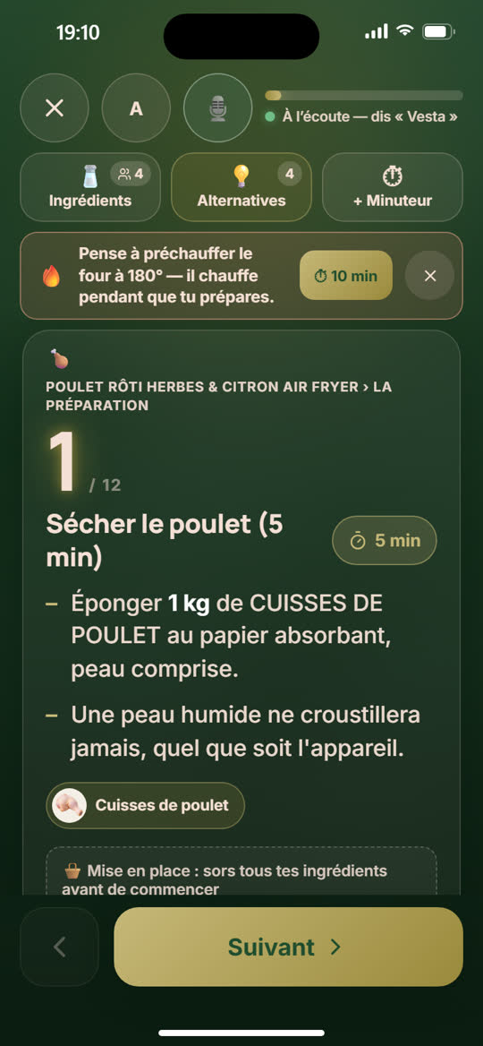 Le mode cuisine de Vesta sur un iPhone, à l’étape 1&nbsp;: en haut, «&nbsp;À l’écoute — dis «&nbsp;Vesta&nbsp;»&nbsp;».